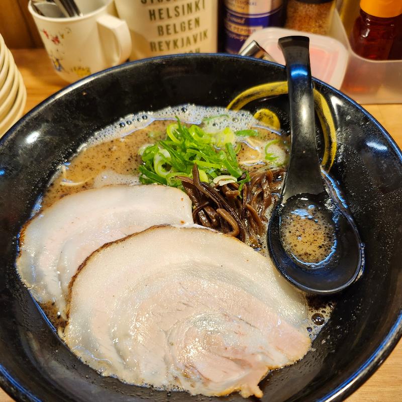 黒ラーメン(なりよし )