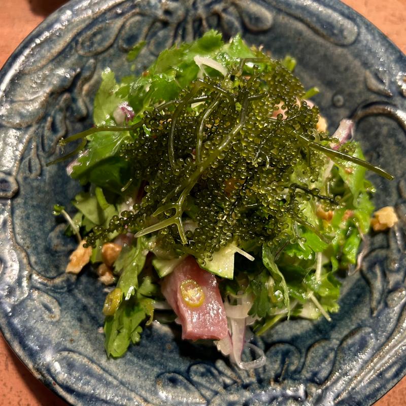 鮪とパクチーと青唐辛子のサラダ(食堂ペリカノ)