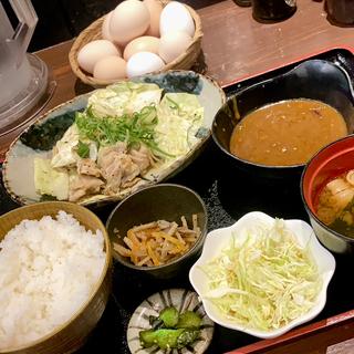 日替わり定食(バラ焼き専門店炭火焼鳥わだち)