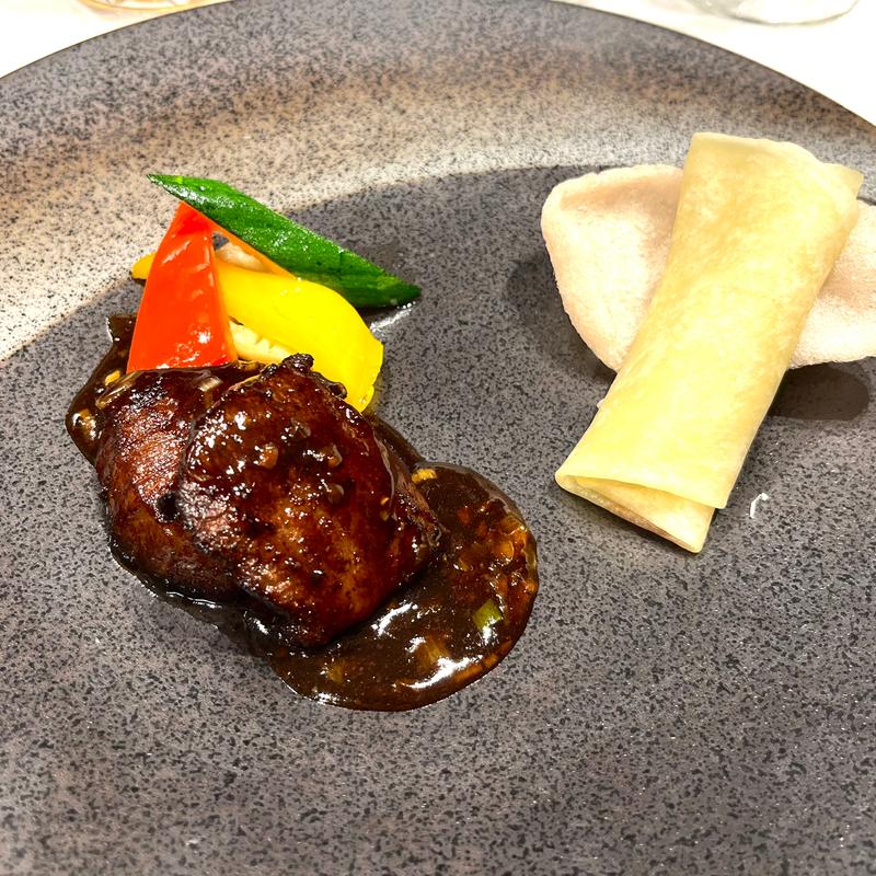 牛フィレ肉のステーキと北京ダック、彩り野菜添え(銀座アスター ベルシーヌ柏)