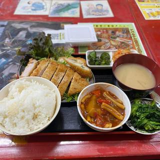 カツ定食屋(びびび食堂 東京店)