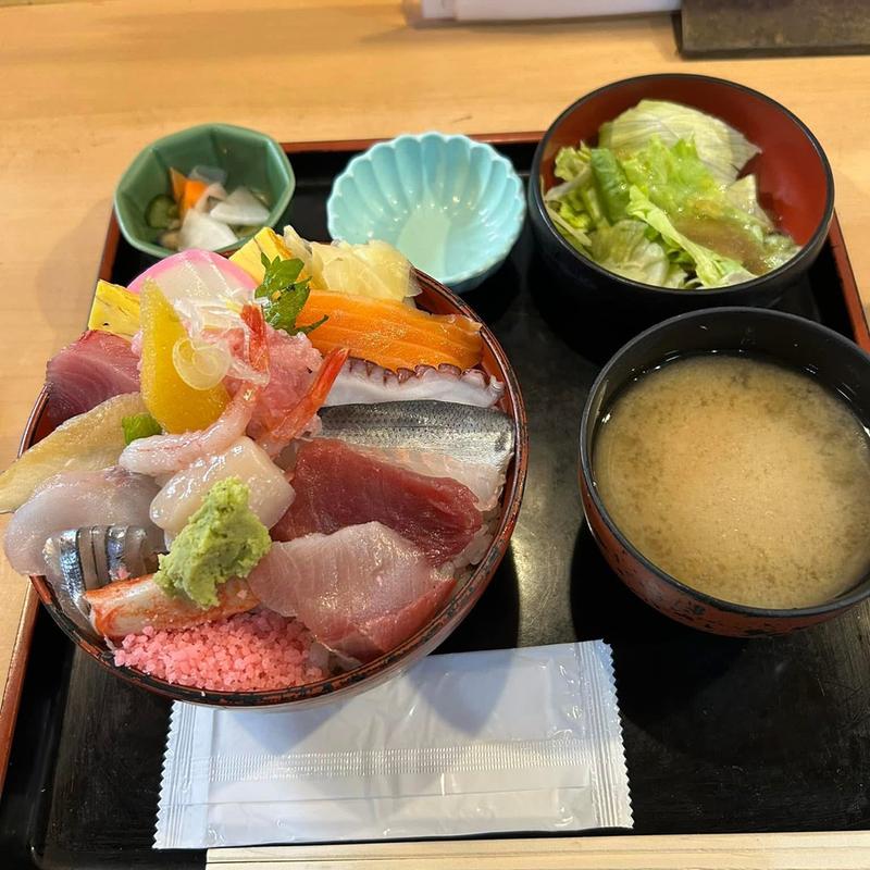 海鮮丼 中盛り(大衆割烹大黒 本店)