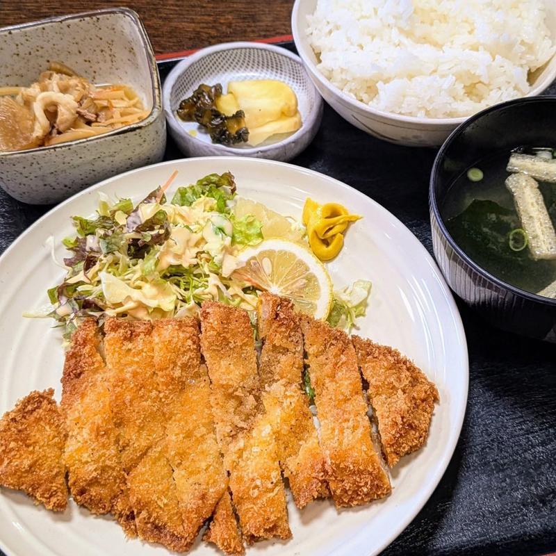 ロースカツ定食(食事処 大城)