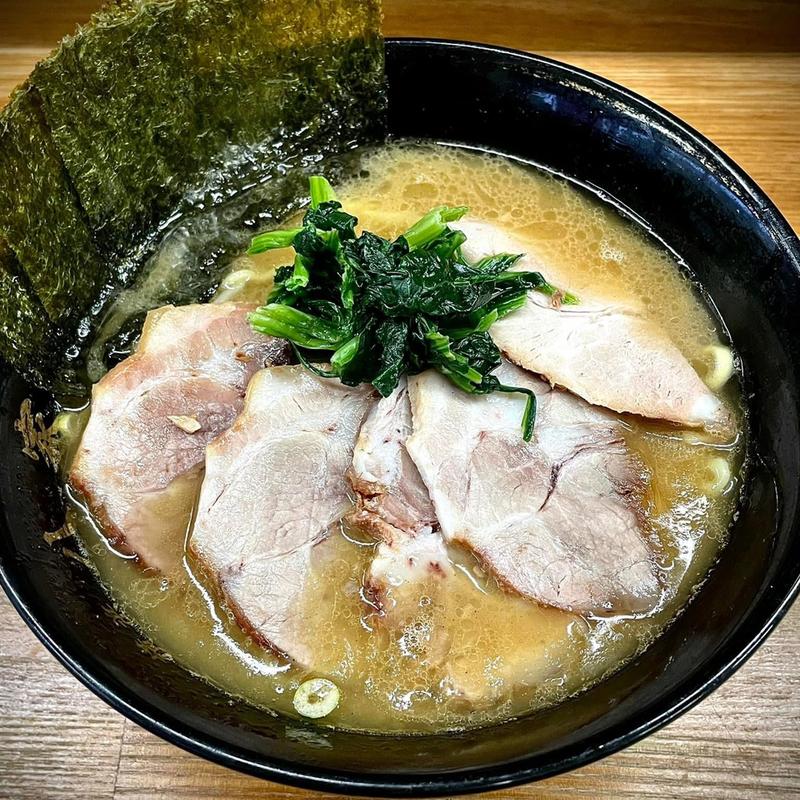 チャーシューメン(横浜家系らーめん 八家)