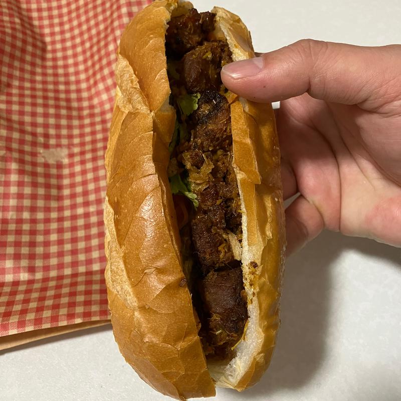 焼き豚肉バインミー(TIN TIN ベトナム料理.タイ料理 ( Nhà Hàng Việt 🇻🇳 Thái 🇹🇭 ))