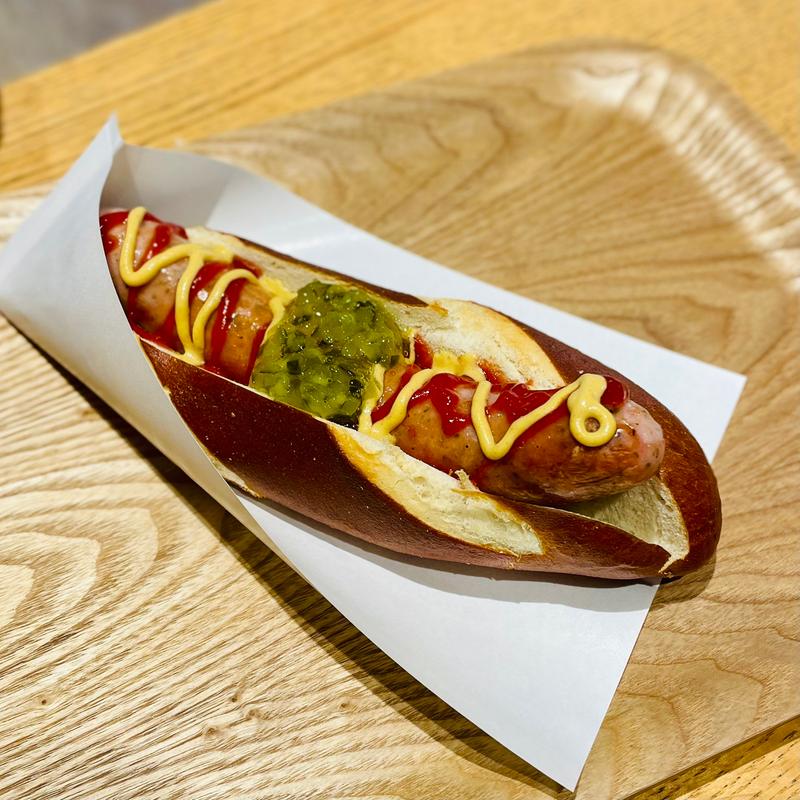 ホットドッグ　チューリンガー(ケーニッヒ 手作りハム・ソーセージの店)