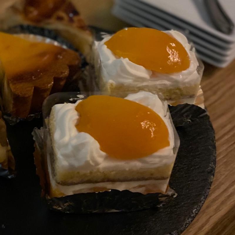 黄桃ショートケーキ(近江屋洋菓子店 神田店 （オウミヤヨウガシテン）)