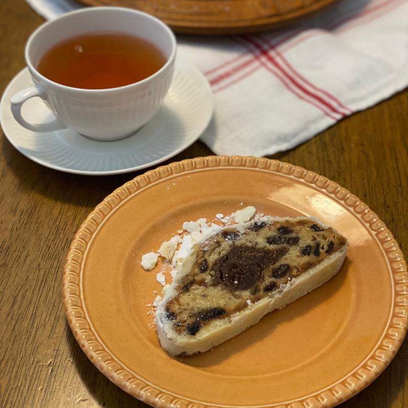 シュトーレン(近江屋洋菓子店 神田店 （オウミヤヨウガシテン）)