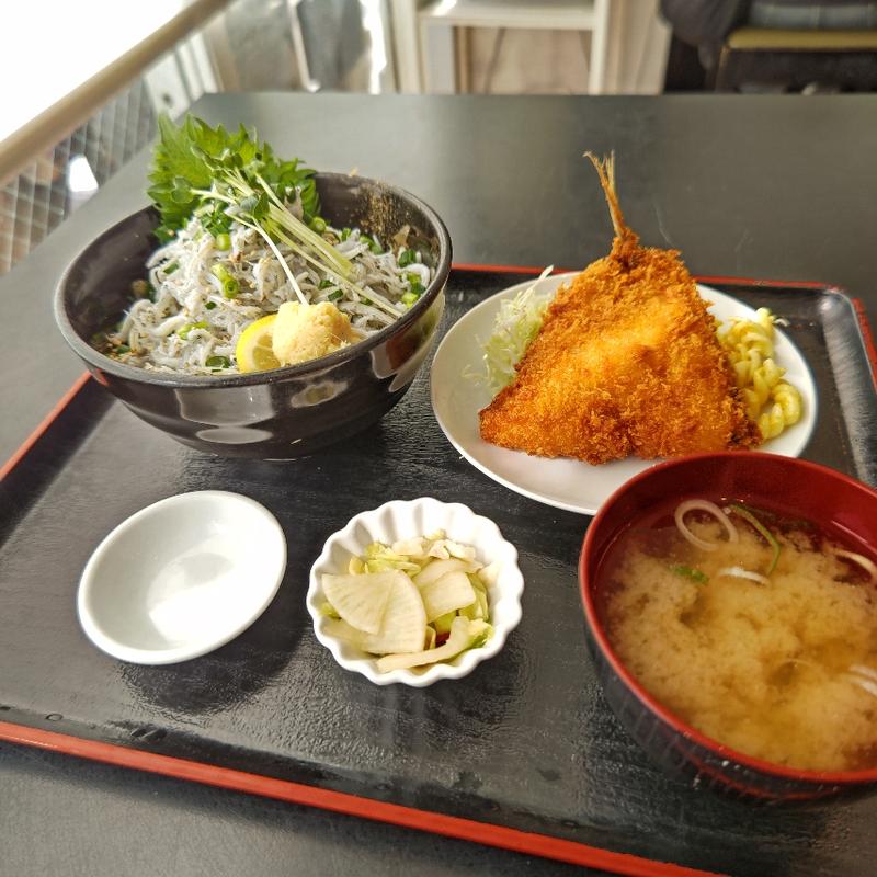 釜揚げしらす丼(アジフライつき)(まるわ食堂)