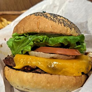 BBQ厚切りチェダーチーズバーガー(KUA`AINA 鎌倉店)