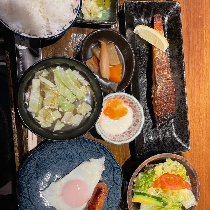 焼き鮭定食(朝ごはん午後ごはんYAMAIRO)