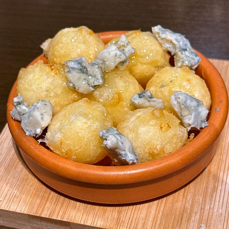 もっちりフォカッチャとブルーチーズ〜ハチミツと共に〜(俺のフレンチ 梅田 )