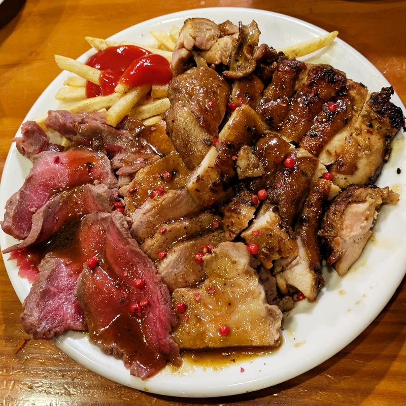 スパイシーチキン＆ローストビーフ・ポーク(ザ・グラフトン )