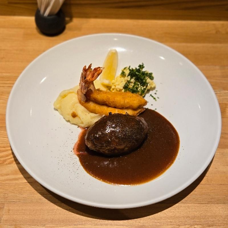 特製ハンバーグ エビフライタルタルソース(洋食 おがた )