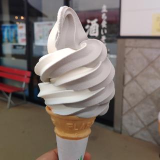 ミックスソフトクリーム(立ち食いそば 酒蔵)