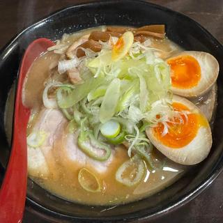 煮卵味噌チャーシュー麺