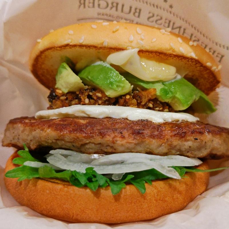 クラシックアボカドクリームチーズバーガー(フレッシュネスバーガー山下)