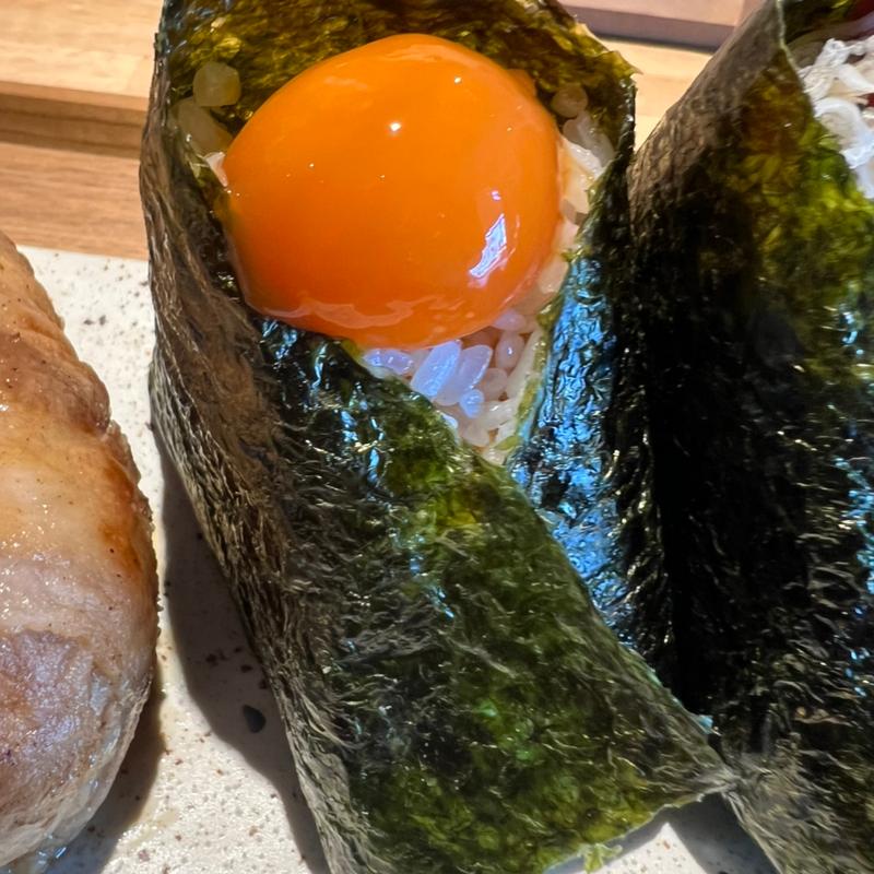 おにぎり(卵黄醤油漬け)(MAINE at ONIGIRI)