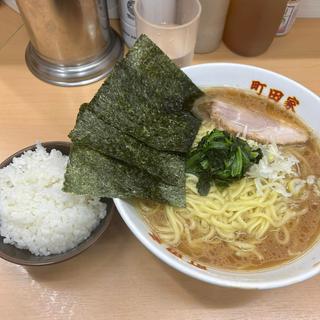 ラーメン 中盛り 半ライス(横浜ラーメン 町田家 新宿店)