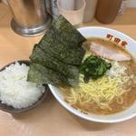 ラーメン 中盛り 半ライス(横浜ラーメン 町田家 新宿店)