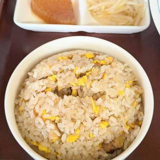 半チャーハン(すずや食堂)