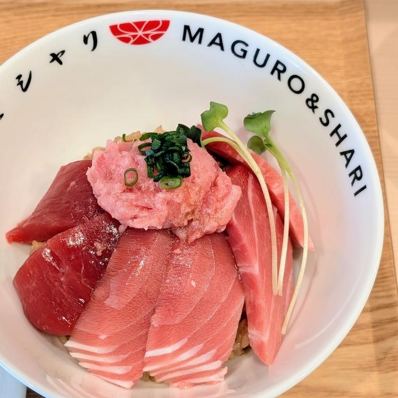 まぐしゃり3色丼(まぐろとシャリ 浅草店)