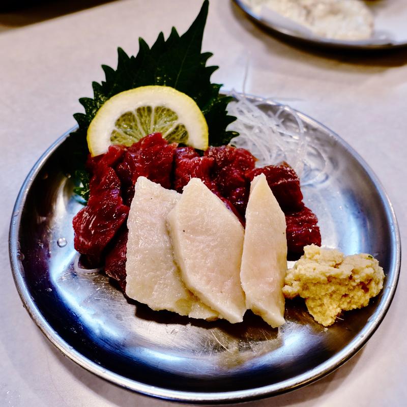 馬刺し（赤身・たてがみ）(屋台餃子　あらき)