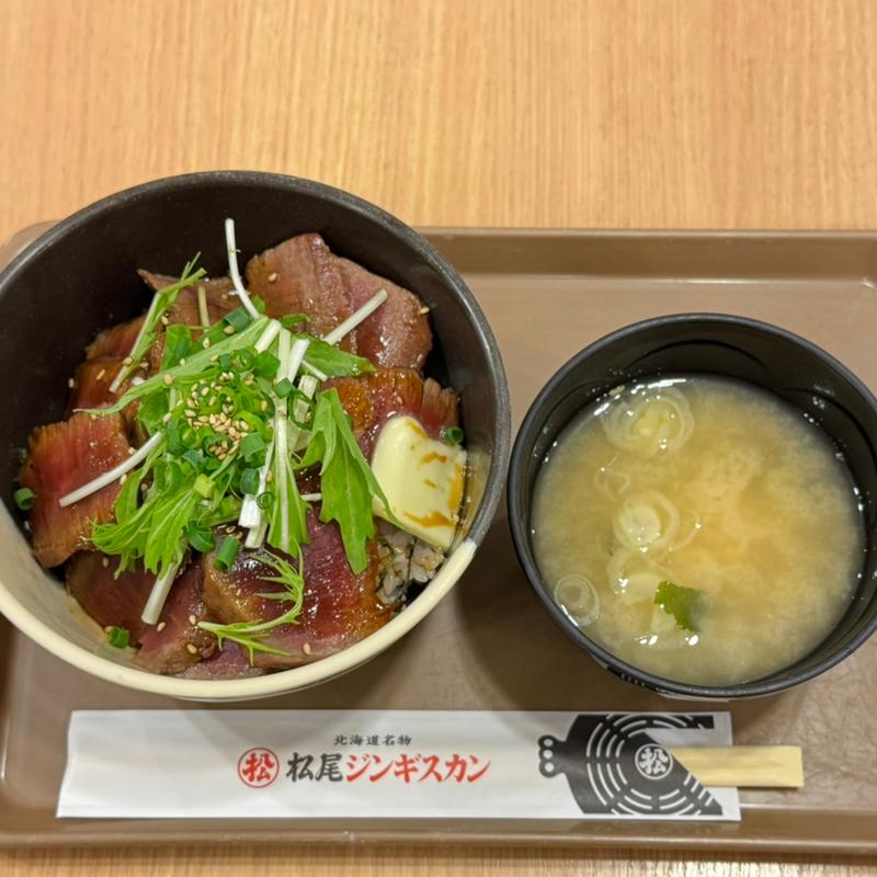 ジンギスカンステーキ丼(松尾ジンギスカン 新千歳空港フードコート店)