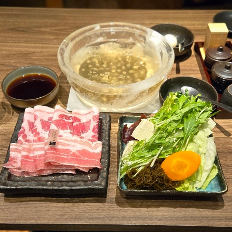 パイナップルあぐー豚 もずくレタしゃぶ(燦 別邸 北新地店)