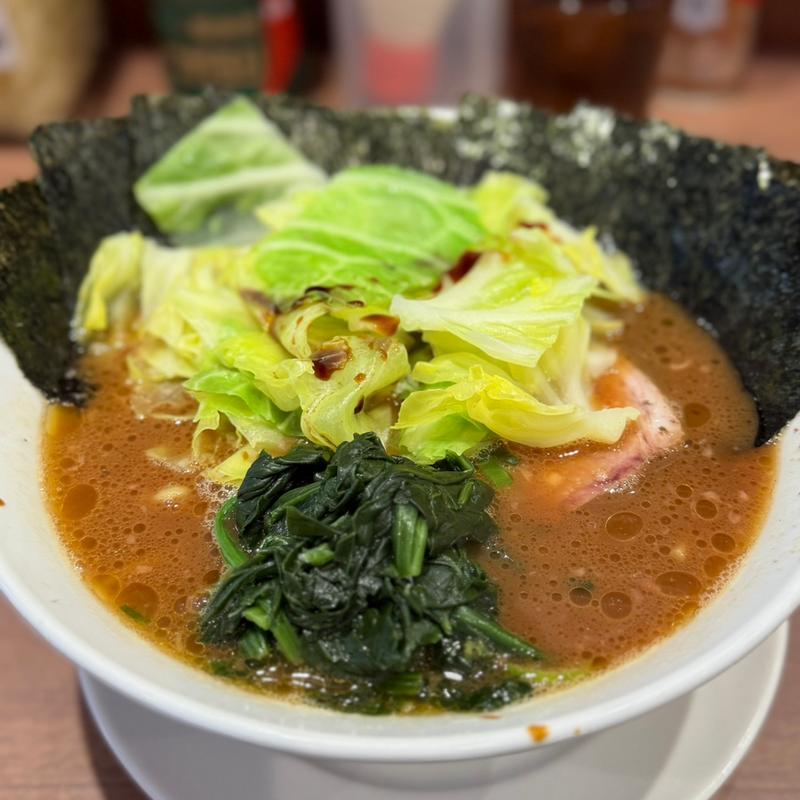 ラーメン中キャベツ海苔(家系ラーメン 大ちゃん)
