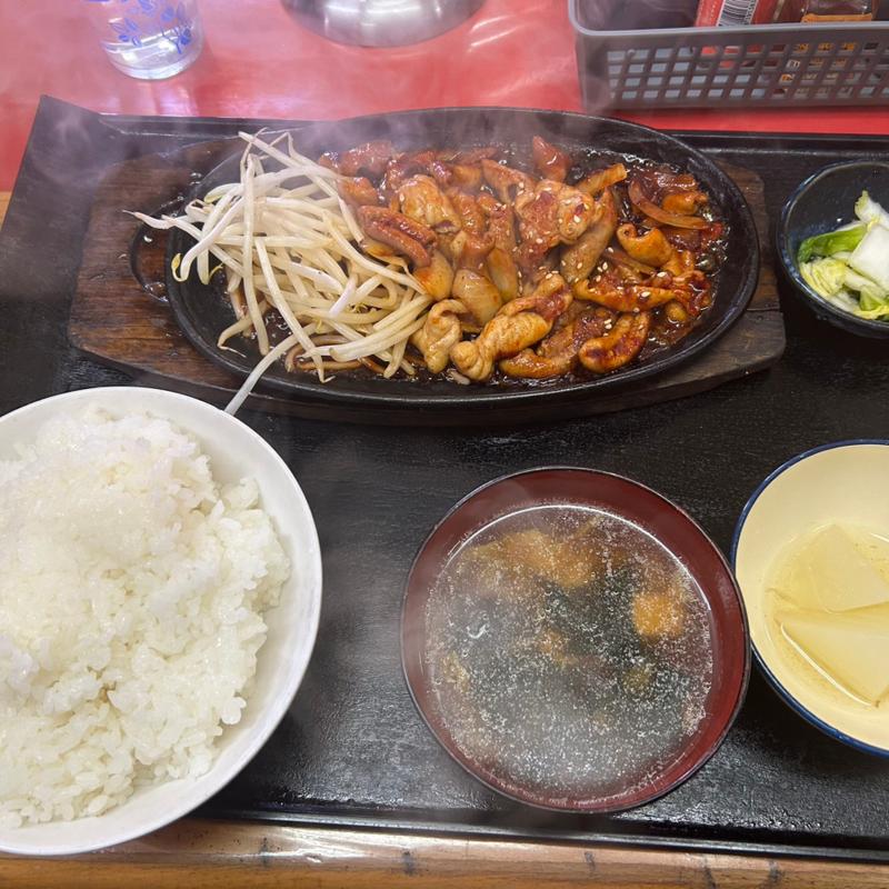 ピリ辛ホルモン定食(ラーメン とん吉)