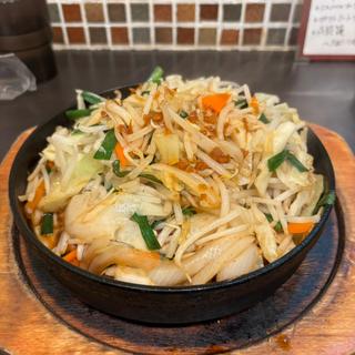 鉄板トンテキ(野菜マシ)(食堂 サビーズ)