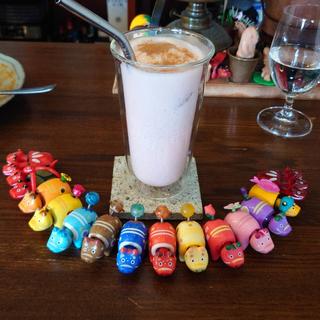 いちごのラッシー(Bar&Cafe Herbalist)