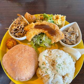 お惣菜プレート(カメイノ食堂)