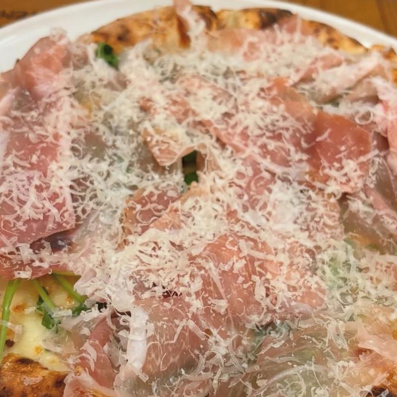 プロシュートとルッコラ(ピッツェリアパーレンテッシ)