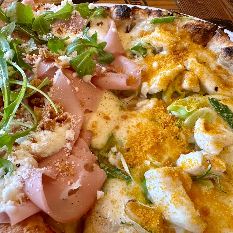 モルタデッラとサワークリーム&真鯛とサルデァーニャ島カラスミ(ピッツェリアパーレンテッシ)