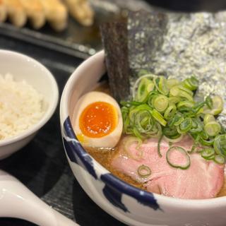 (節骨麺たいぞう池袋総本店)