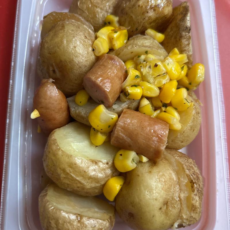 バター醤油仕立てのポテト＆ソーセージ(セブン-イレブン 北海道ＳＴ大通店)