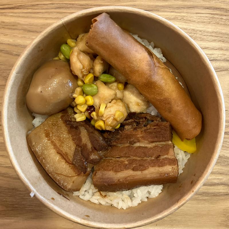 コンロー飯+おかず2種(温禾台湾弁当專門店)