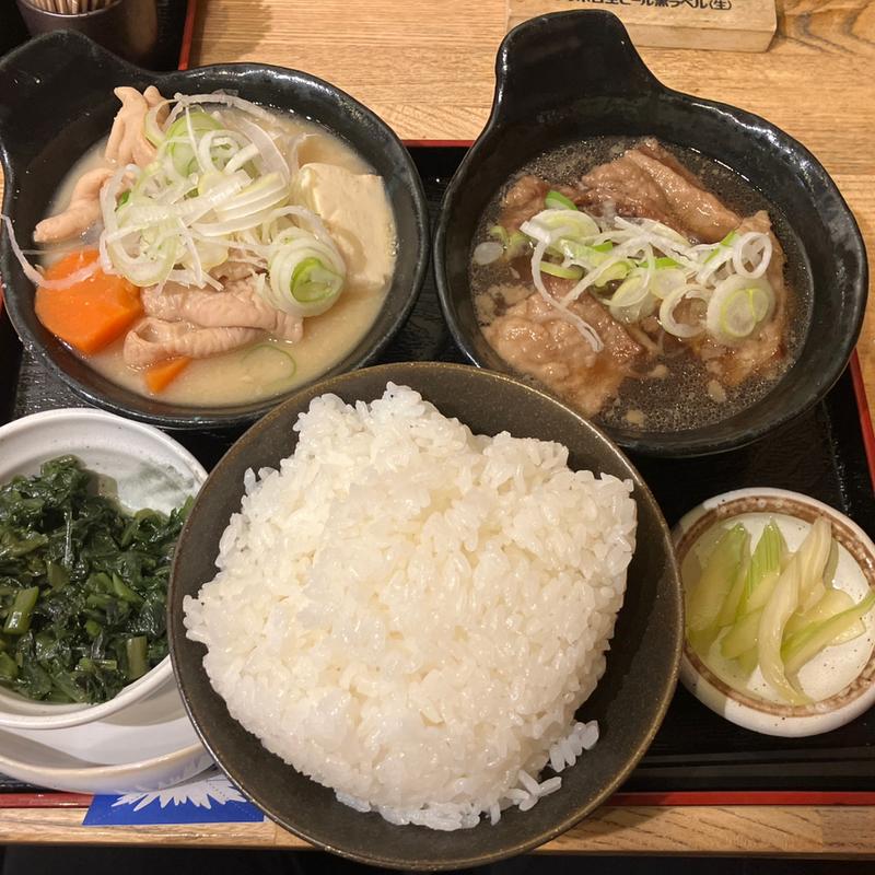 もつ煮&牛すじ定食(串焼 たくま)