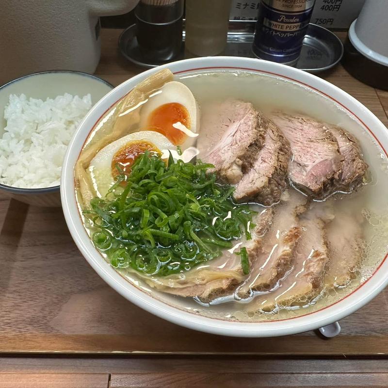 特製塩らぁ麺 全部乗せ チャーシュー 土鍋ご飯(麺ミナミ)