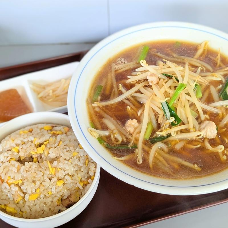 もやしラーメン 半チャーハン(すずや食堂 )