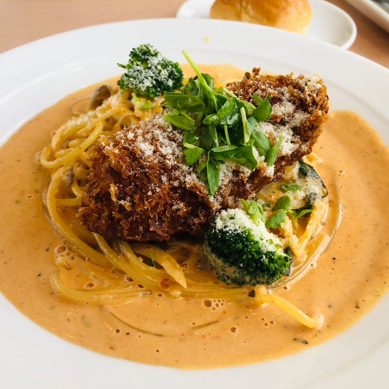 ズワイガニコロッケとカニクリームスパゲッティ(ドルチェ アクア)