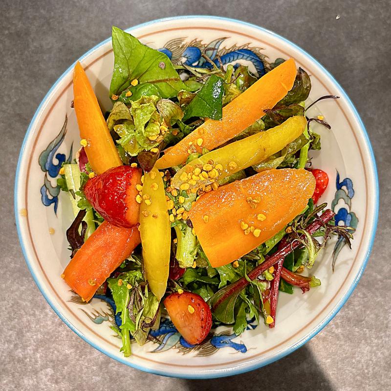 シェフのサラダイチゴのせ(Ramen 翡翠)