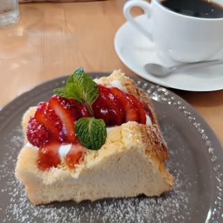 米粉ときび糖のシフォンケーキの苺サンド