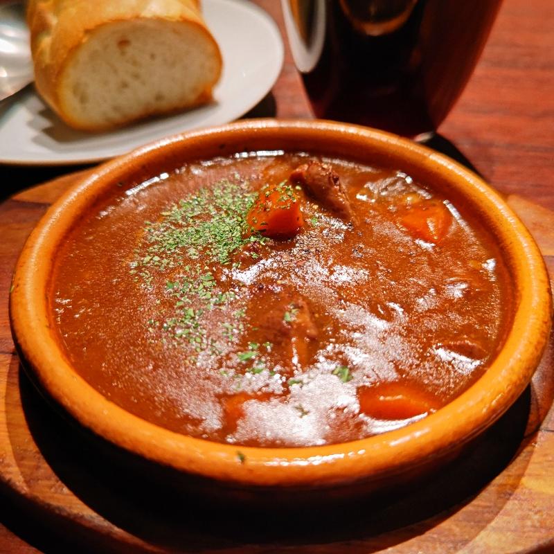 牛スジの赤ワイン煮込み(大衆肉バル Kamiichi 上大岡)