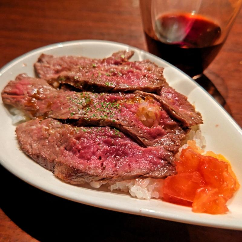 Beefステーキボウル(Half)(大衆肉バル Kamiichi 上大岡)