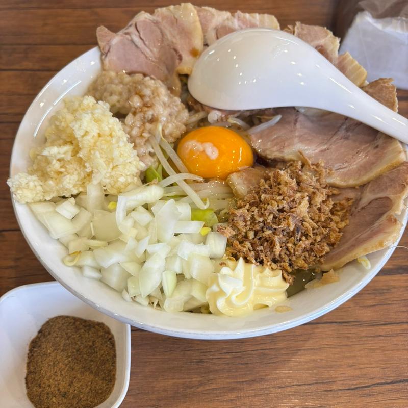 油そば（中）生たまご、アブラ、ニンニク増し、魚粉(ふたつき家)