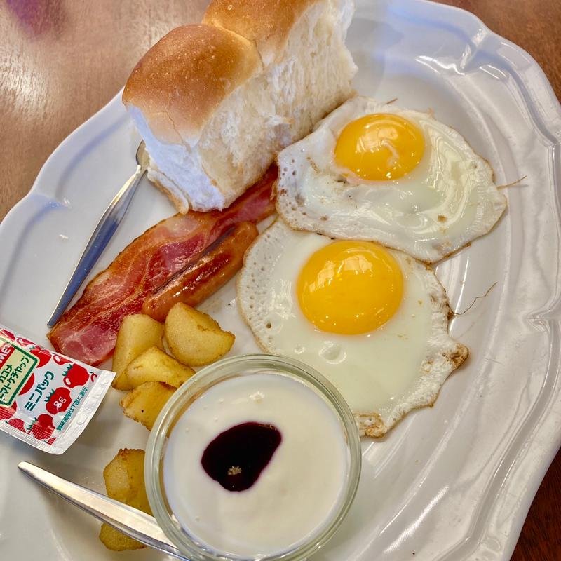 モーニングプレート　フライエッグ　英國パン（ドリンクバー）(ロイヤルホスト 堀川五条店 )