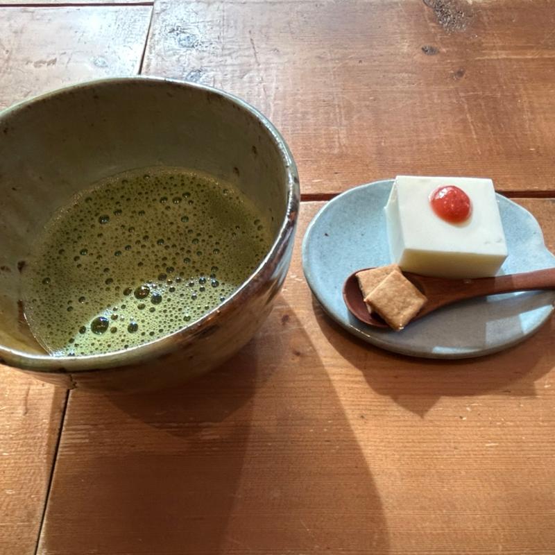 抹茶　牛乳寒天いちごソース　きな粉のクッキー(かっこう料理店)